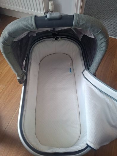 Uppa baby Bassinet sage green