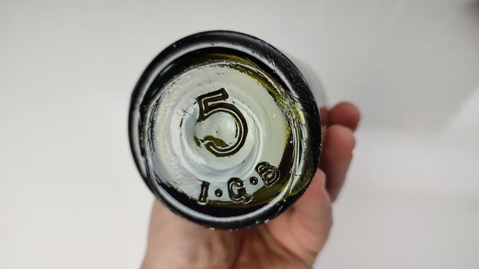 397 - Antique Rare Coleman and Sons Cobh Saorstat Eireann Dark Green Glass Collectible Decorative Irish Free State Bottle