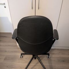 Black leather office chair - IKEA Hattefjall
