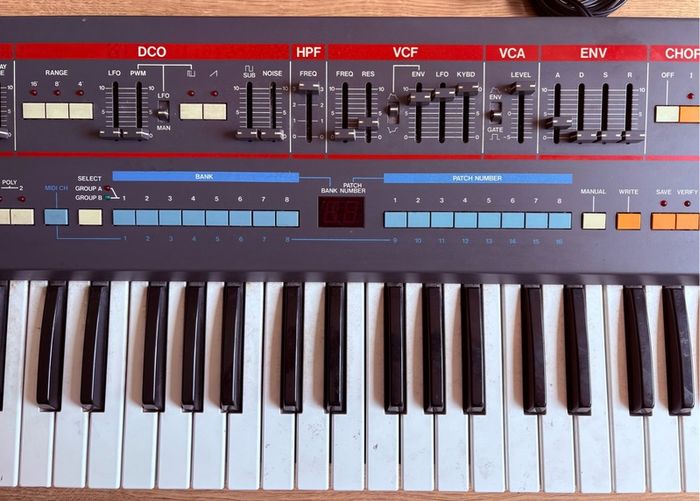 Roland Juno 106