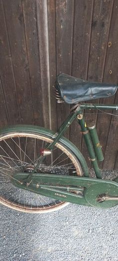 Antique Raleigh Roadster Bicycle  all originals for restoration project all works just needs tyres great original piece for the collection solid bike gears all work too