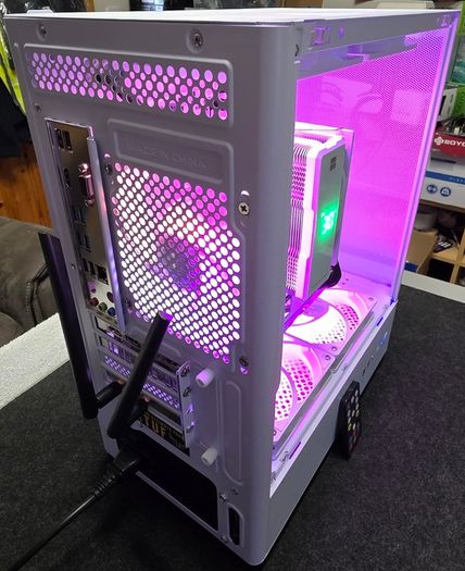 White Gamer Ryzen 5 RTX 4060 Gaming PC