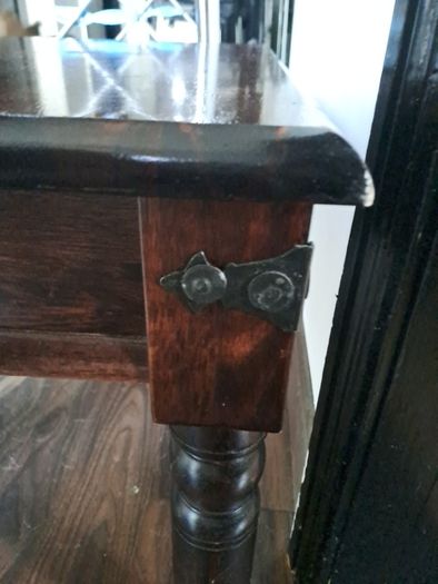 corner table