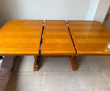 Wooden extendable dining table