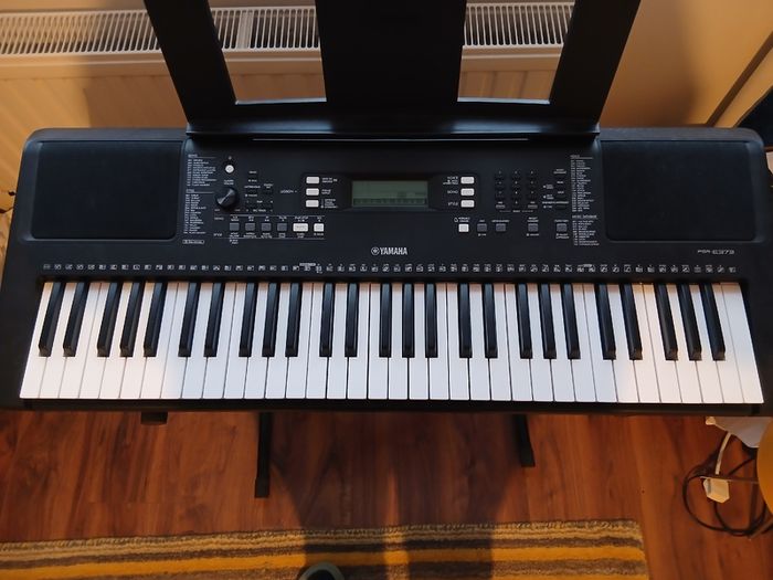 Yamaha PSR-E373 Portable Keyboard with stand