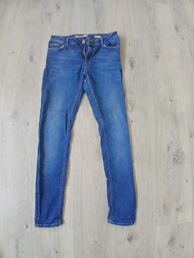 Jeans skinny Zara uk 8-10 (labelled uk10 but feel like uk8)
