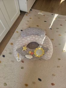Baby sit and play seat