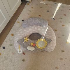 Baby sit and play seat