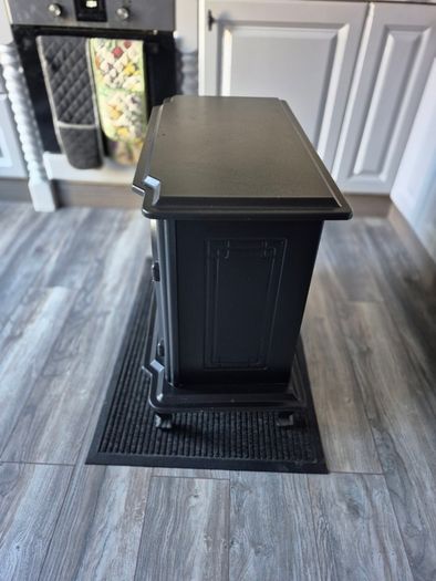 Electric Fire .. Free Standing.