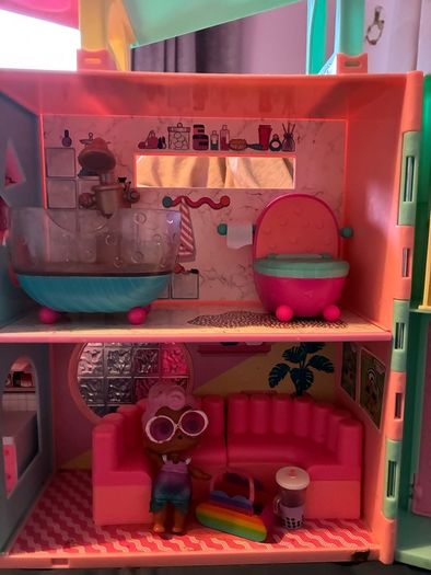 lol house with furniture and 3 dolls