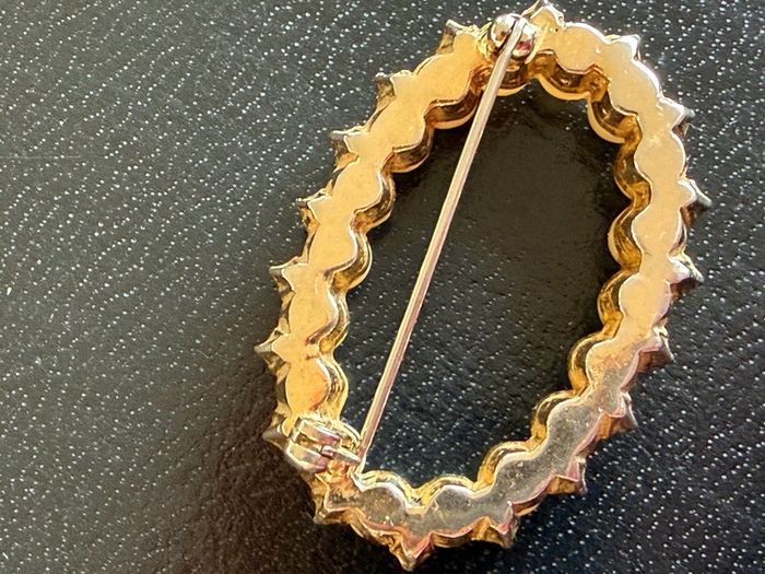 brooch