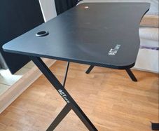 Gaming desk