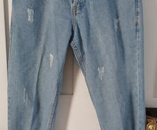 Levis Distressed Jeans