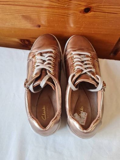 Clarks nallie Rose gold size 6D eu 39 leather Zip and lace closure In excellent condition
