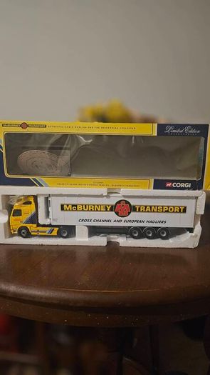 corgi Volvo FH Globetrotter fridge trailer