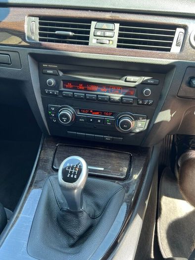 BMW 3-Series 2011 318 Exclusive Edition Touring