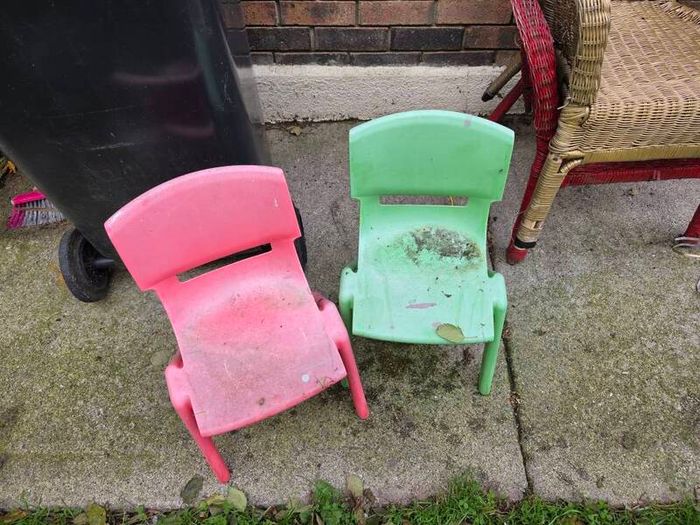 Set of stackable kids chairs