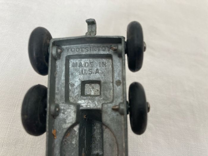 Tootsietoy anti cannon trailer. Made in USA