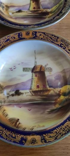 Antique fine Japanese porcelain, 5 bowl plates hand painted with liquid gold in Japan in the 1930s