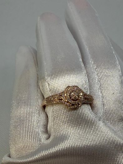 Gold 9K (375) Rose Gold SGL Certified Pink Diamond Cluster Ring.