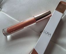 Luna lip gloss