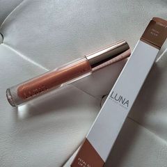 Luna lip gloss