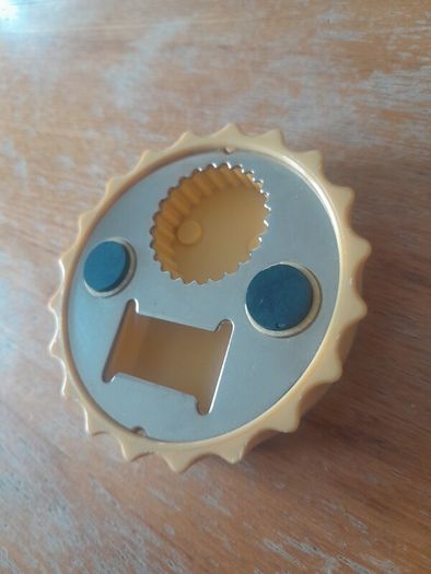 vintage GUINNESS Bottle Opener. Fridge Magnet, Beer Bottle Cap Opener.