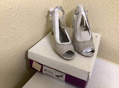 Ladies shoes