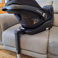Maxi-cosi baby car seat + isofix (free)