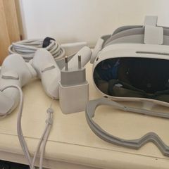 VR headset PICO 4 + extra data/power cable