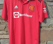 Manchester United 2022/3 home shirt size Large