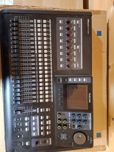 Tascam DP-32SD 32-Track Digital Portastudio