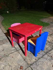 Kids table and chairs