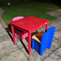 Kids table and chairs