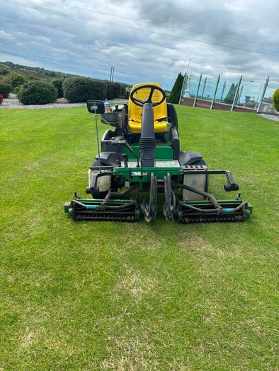 John Deere 2500 cylinder lawn mower