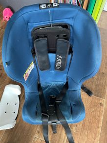 Axkid Minikid 2.0 rear facing car seat with broken head rest