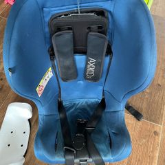 Axkid Minikid 2.0 rear facing car seat with broken head rest