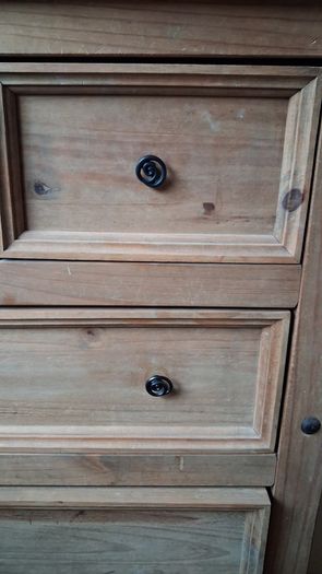 Chest of drawers