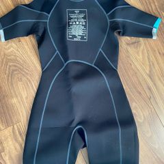 Crane medium short wet suit for sale size 12-14