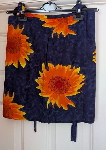 Vintage wrap around skirt - size M - beachwear or layering