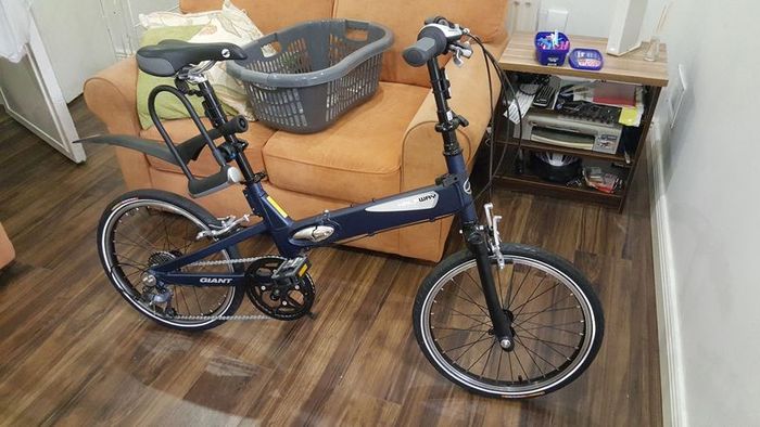 Giant Halfway Folding Bike and accesories