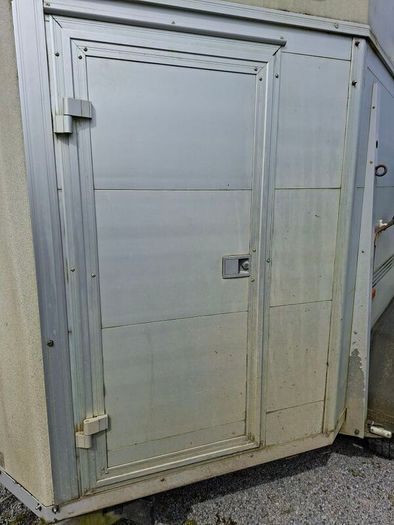 Double horsebox with front ramp for sale