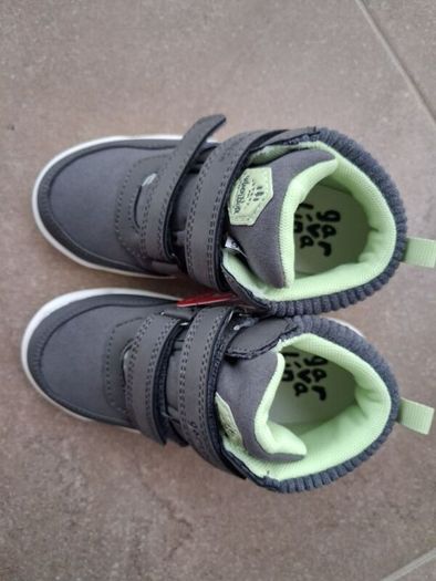 Size 26 Garvalin boys boots (brand new)