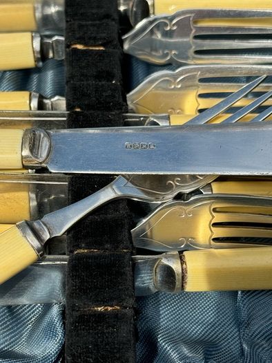 Cased set of fish knives & forks