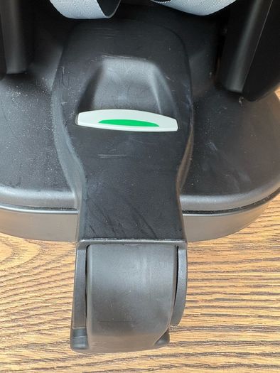 Maxi Cosi Baby Car seat and isofix base