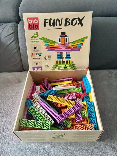 Wooden Fun Box Set- 200 multicoloured pieces