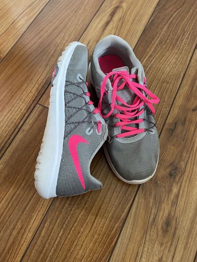 Nike runners Pink & Grey