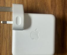 Apple USB-C Power adapter 61W