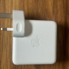 Apple USB-C Power adapter 61W