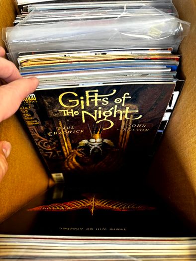 DC, Marvel Long Comic Box w 290 comics for Sale